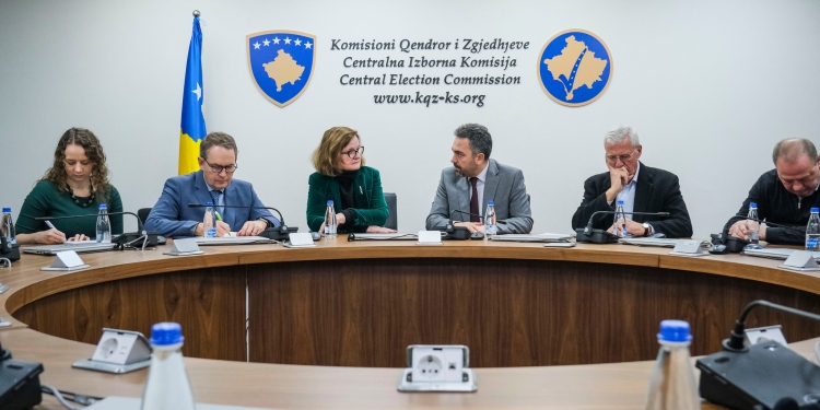 Shefja e Misionit Vëzghues të Zgjedhjeve nga BE-ja viziton KQZ-në, flasin për organizimin e 9 shkurtit
