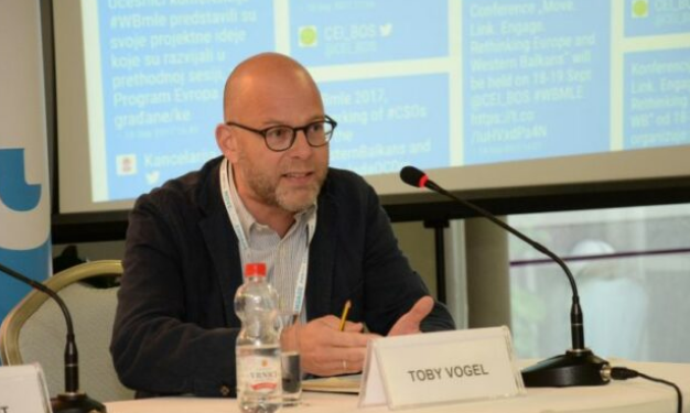Vogel: Për sa kohë BE-ja dhe SHBA-ja e ‘ledhatojnë Vuçiqin’, Kosova do të jetë në rrezik