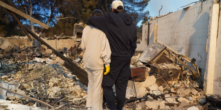 Trishtim dhe frikë mes banorëve në Los Anxhelos pas zjarreve shkatërruese  