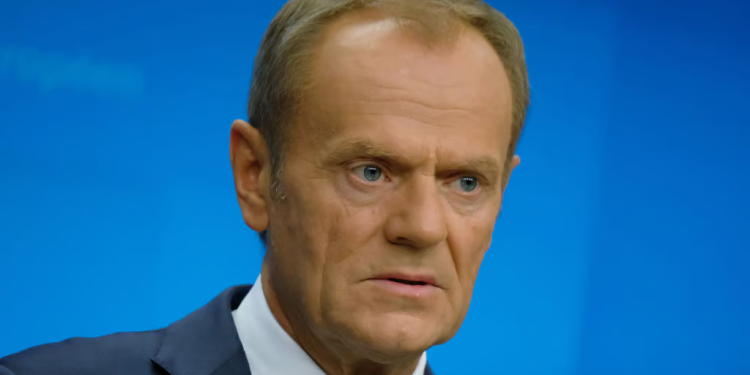 Sulmet ruse, kryeministri polak akuzon Moskën: Kërkon të rrëzojë avionë në gjithë botën