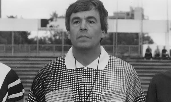 Ndahet nga jeta ish-gjyqtari i njohur i futbollit, Enver Qosa