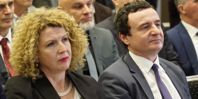 “Ka tejkaluar parashikimet e mia..”, Kurti i thur lavde ministres Hajdari