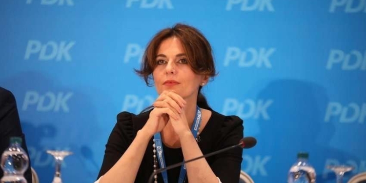 “Jam e shqetësuar për gjendjen e tij – ai udhëheq Qeverinë e Kosovës” – Vlora Çitaku për gjuhën e Kurtit në fushatë