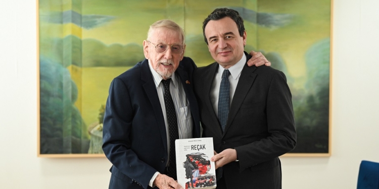 Kurti takohet me Walkerin, flasin për librin për Masakrën e Reçakut