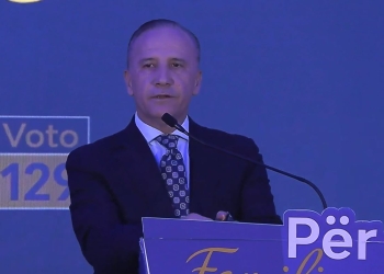 Pacolli në Gjilan: Anamorava në kushte edhe më të vështira kishte fabrika, sot nuk ekzistojnë, ne do ia kthejmë shkëlqimin kësaj treve