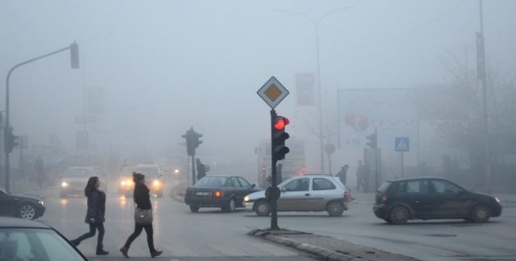 Ajri i ndotur në Kosovë: Rreziku dhe rekomandimet nga infektologu Ramadani