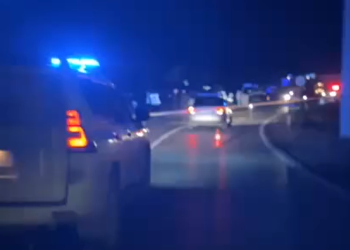 Arrestohet polici që dyshohet se shkaktoi aksidentin e mbrëmshëm në Çubrel, ku vdiqën 3 persona – dërgohet në mbajtje për 48 orë