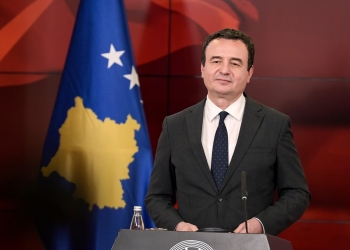 Kurti mbron Kusari-Lilën për bisedat me terroristin Radojiçiq: U sulmua nga disa buburreca, materialet janë të montuara