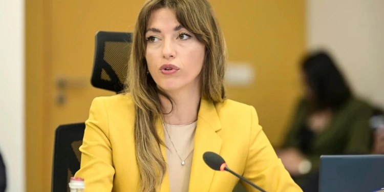 Haxhiu kërkon nga Isufaj të tregojë cili ish-kryeministër u intervistua në zyrën e tij