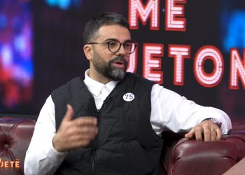 Behrami: Kurti nuk është n’garë me Bedri Hamzën, por me hoxhallarë që shkrujnë hajmalia