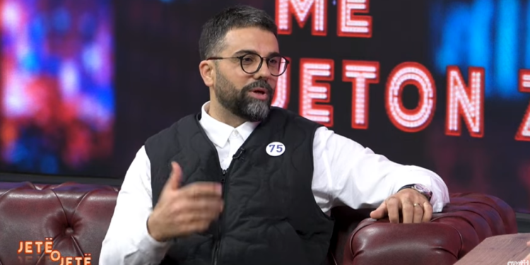 Behrami: Kurti nuk është n’garë me Bedri Hamzën, por me hoxhallarë që shkrujnë hajmalia