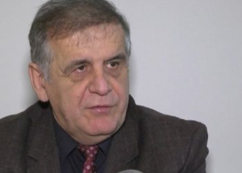 “Slogane të kopjuara, ne themi “qosh me qosh” / Spahiut ‘godet’’ partitë politike