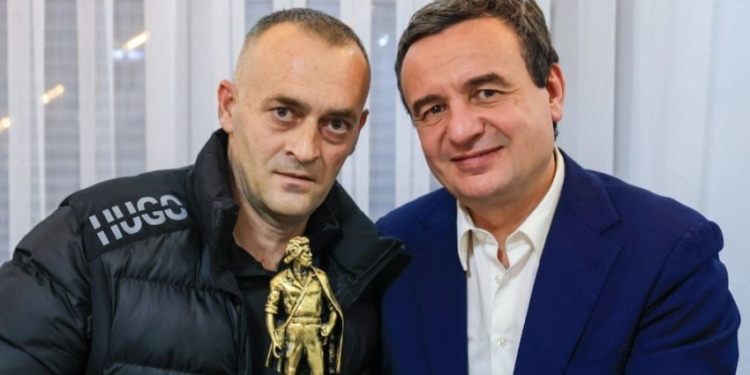 Kryeministri Kurti takoi veteranin e luftës që u lirua nga burgu i Serbisë