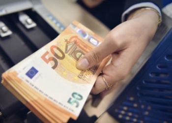 “Më shkoj jeta në kredi”, shqiptarët me borxhe deri “n’fyt” – kjo është vlera e kredive