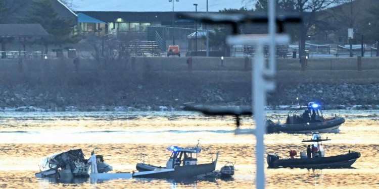 Shefi i zjarrfikësve në Uashington: Nuk besoj se ka të mbijetuar nga rrëzimi i aeroplanit