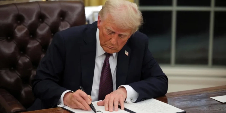 Trump tha se do heqë ligjin e nënshtetësisë për fëmijët që lindin në SHBA, Gjykata pezullon urdhrin e tij