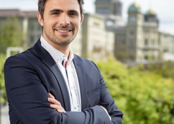 Deputeti i Kantonit të Bernit, Rashiti kritikon Kurtin: “Politika e tij rrezik serioz për Kosovën”