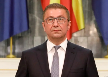 Asnjë shqiptarë në ekipin këshillues të Mickoskit! Partitë politike përplasen mes vete