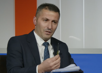 Rikthehet në punë djali i dëshmorit që u pezullua nga puna