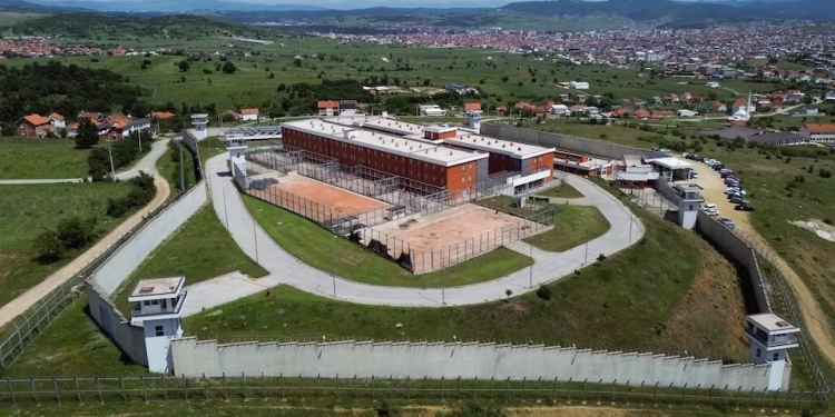 Danimarkës po i vonohet burgu në Gjilan