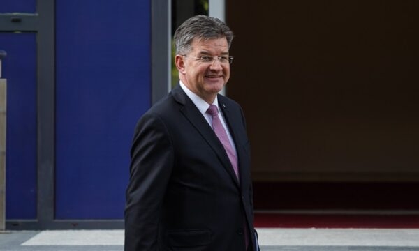 Lajçak në fund të mandatit: Bisedimet pas zgjedhjeve, po përgatitet propozimi për Kosovën dhe Serbinë