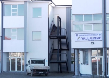 Dalin komunikimet e MASHTI-t për Shkollën në Pozhoran që e anuloi përurimin e saj