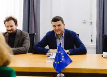Krasniqi pret në takim Shefen e Misionit të BE-së për Vëzhgimin e Zgjedhjeve, flasin për zgjedhje të lira