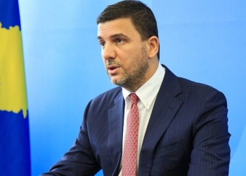 Krasniqi: Kurti është në siklet të madh, dikush i VV-së lë ta dërgoj tek një otorinolaringolog