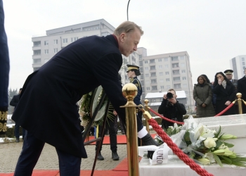 Ambasadori i BE-së përkujton Rugovën: Trashëgimia e tij – testament shprese për brezat që do vijnë