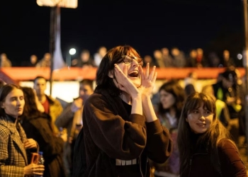 Raportohet se dorëheqja e Vuçeviqit mund të mos i ndalë protestat në Serbi