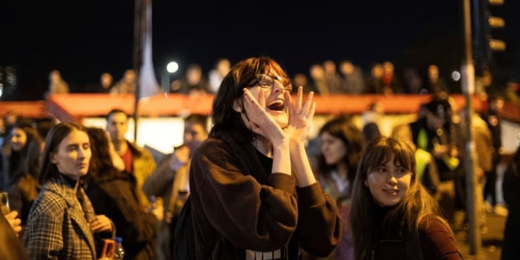 Raportohet se dorëheqja e Vuçeviqit mund të mos i ndalë protestat në Serbi