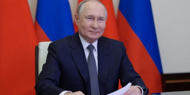 Putin gati t’i japë fund luftës me Ukrainën? Presidenti rus pranon ftesën e Donald Trump: I besojmë..