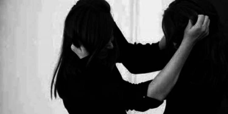 Prishtinë, merr tretman mjekësor, pasi e rrahin dy gra