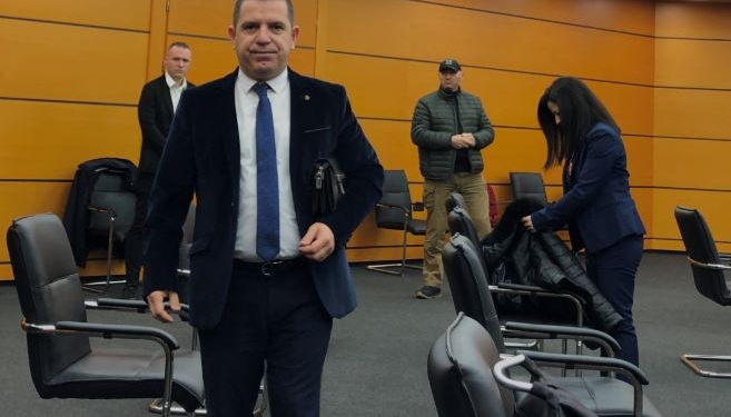 Nën hetim për korrupsion, pezullohet nga detyra drejtuesi i Prokurorisë Sarandë