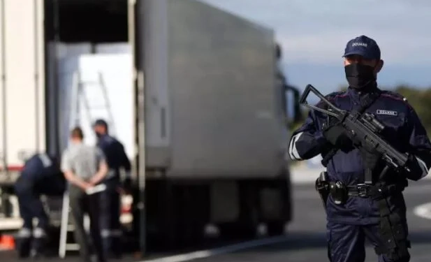 Shqiptari përballet me ‘‘diskriminim e racizëm’’ nga policia sllovene në doganën me Kroacinë