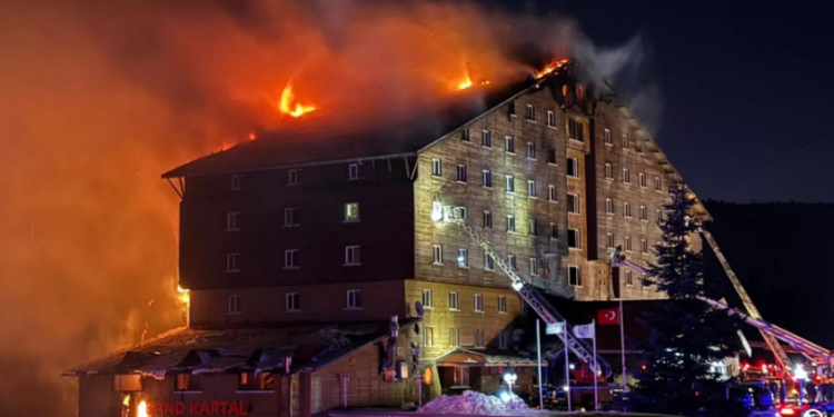 Shpërthen zjarr në resortin e skive në Turqi, 10 të vdekur e 32 me plagë të rënda