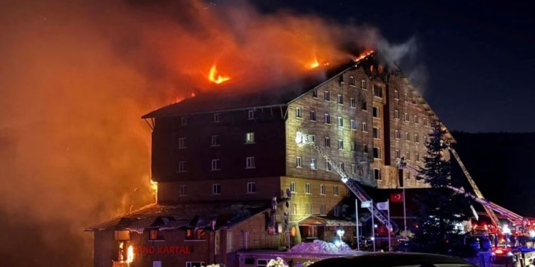 Të paktën 66 të vdekur nga një zjarr në një resort skijimi në Turqi