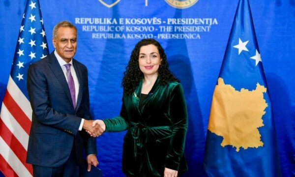 Zyrtari amerikan: Me Osmanin jemi të përkushtuar për avancimin e integrimit të plotë euroatlantik të Kosovës