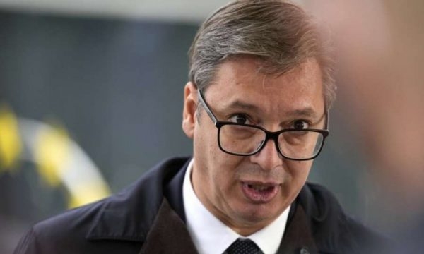 Vuçiq i bën thirrje opozitës të iniciojë referendum nëse ai duhet të qëndrojë në postin e presidentit