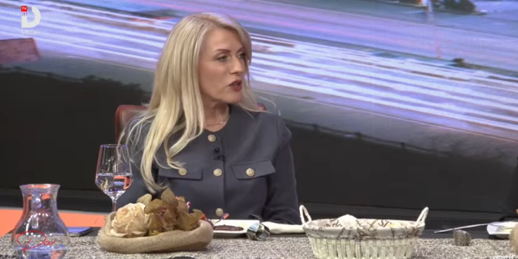 Vajza e mbështet Xhevahire Izmakun, por edhe e kritikon – Rrëfehet kandidatja për deputete