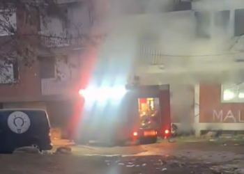 Kaplohet nga zjarri një objekt banesor në Prizren, zjarrfikësit në vendngjarje