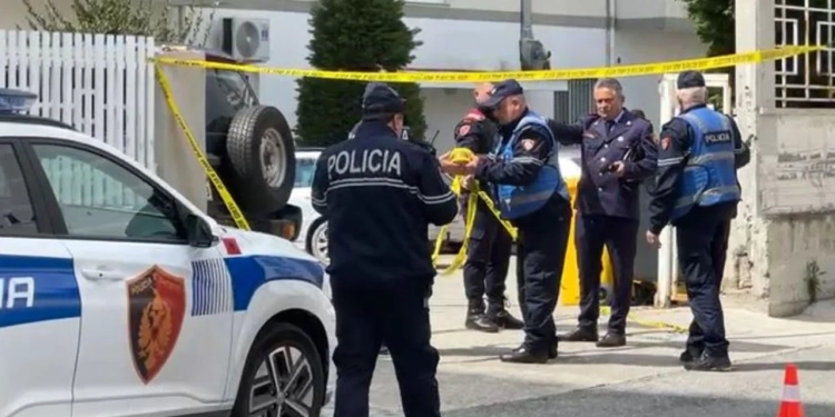 Vrasje me armë zjarri në Lezhë, 25-vjeçari gjendet i vdekur brenda automjetit