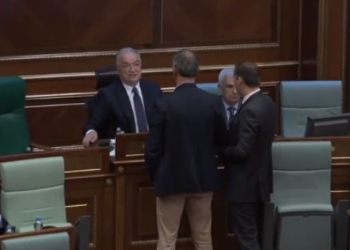 Deputeti më jetëgjatë i Kosovës rrezikon të mbetët jashtë Kuvendit