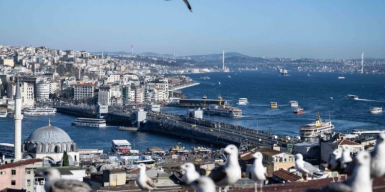 Bora bllokon transportin në Bosfor, anulohen disa fluturime nga Stambolli