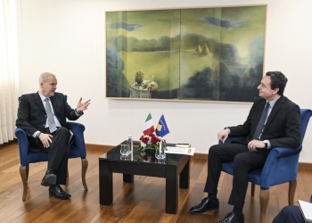 Kurti takohet me De Riun, flasin për zgjedhjet dhe hapat për formimin e institucioneve