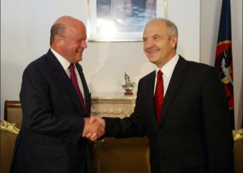 Gazetat amerikane publikojnë fotografi të Frank Wisner me Nënë Terezën dhe Fatmir Sejdiun