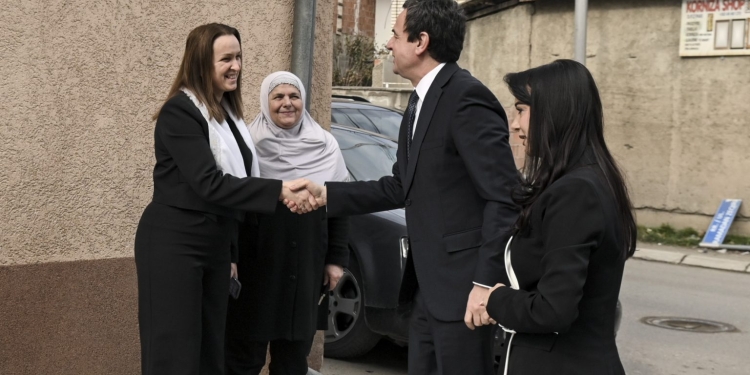 Kurti vizitoi për ngushëllime familjen Qerkini