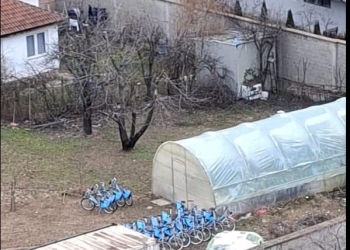 Biçikletat 3 mijë euroshe të Komunës në një oborr, Prishtina Parking jep sqarim