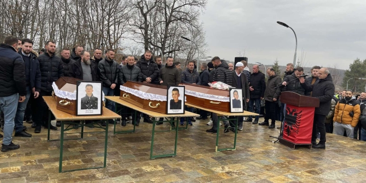 U jepet lamtumira e fundit tre të miturve që vdiqën tragjikisht në Jabllanicë
