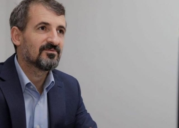 Ehat Miftaraj: Një kryeminister, një qeveri që nuk ka përkrahje dhe partneritet me ShBA, nuk i shërben Kosovës